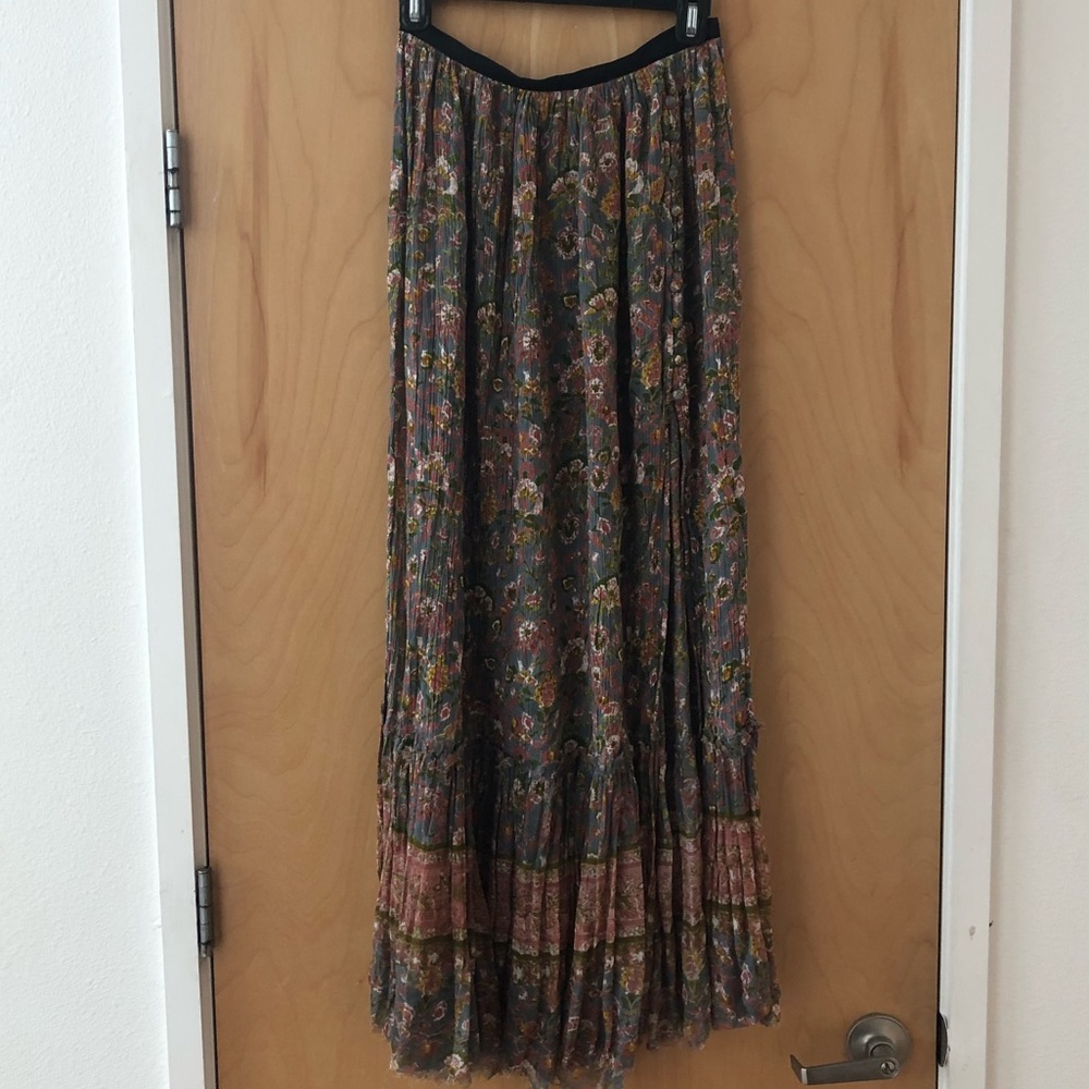 Free People Floral Skirt Size Small. Button detail